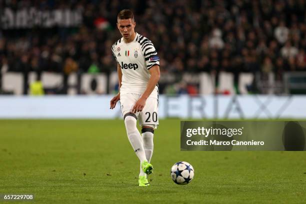 Marko Pjaca of Juventus FC in action during the UEFA Champions League Round of 16 second leg match between Juventus Turin and FC Porto at Juventus...