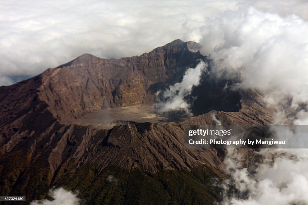 Mount Raung Volcano Raung Volcano High-Res Stock Photo - Getty Images