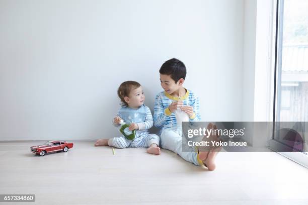 two kids enjoying juice together - straw lips stock pictures, royalty-free photos & images