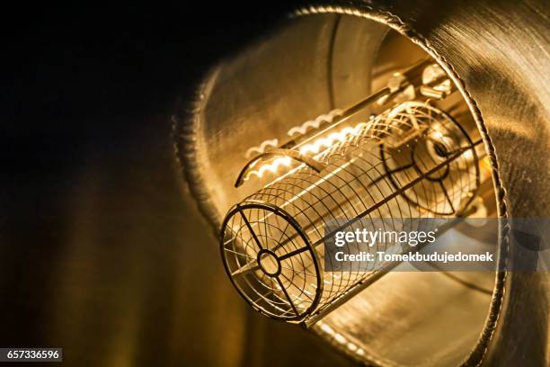 vacuum - vakuumkammer stock-fotos und bilder