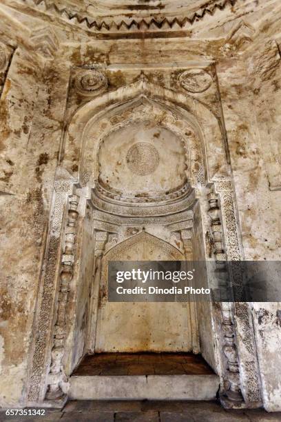 details of arch at tomb of firuz shah at haft gumbaz a group of seven tombs of the rulers of the bahmani kingdom, gulbarga, karnataka, india, asia - bahmani architecture stock pictures, royalty-free photos & images