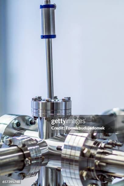 vacuum - vakuumkammer stock-fotos und bilder