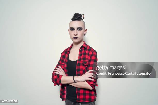 rebel - coiffure punk stock-fotos und bilder