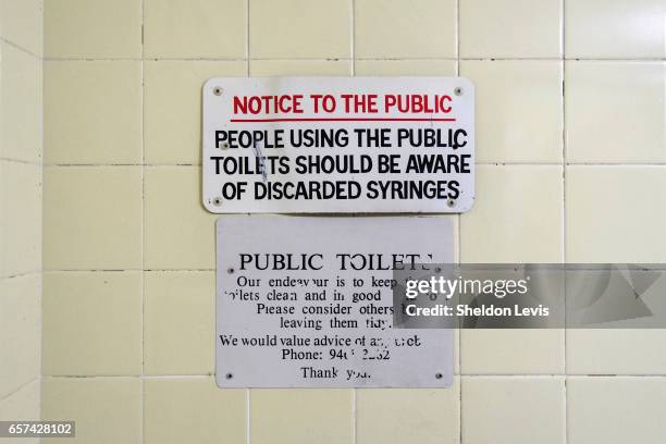 sign warning of the possible presence of discarded syringes. - by sheldon levis stock pictures, royalty-free photos & images