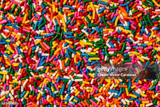 texture of colored sprinkles - sprinkles stock-fotos und bilder