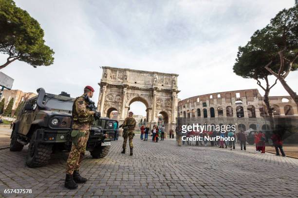 Rome, Italy. 24th March, 2017. Italian military corps stands in front of the Arch of Constantine, near the Colosseum, a day ahead of an European...