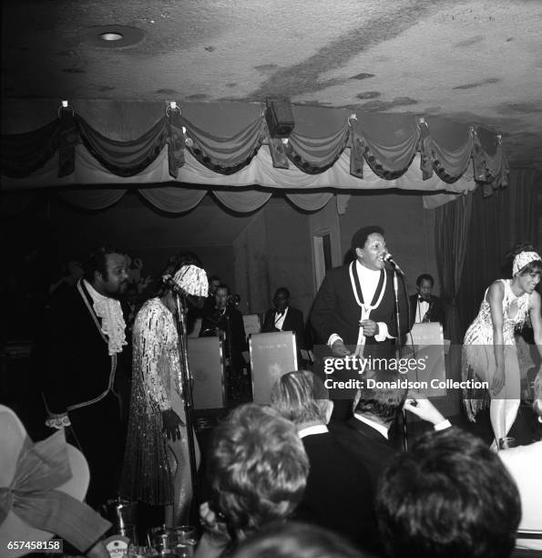 Marilyn McCoo, Florence LaRue, Billy Davis, Jr., LaMonte McLemore, and Ron Townson of the vocal group "5th Dimension" perform onstage at the...