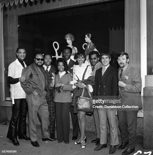 Marilyn McCoo, Florence LaRue, Billy Davis, Jr., LaMonte McLemore, and Ron Townson of the vocal group "5th Dimension" visit Korvettte's Record Store...