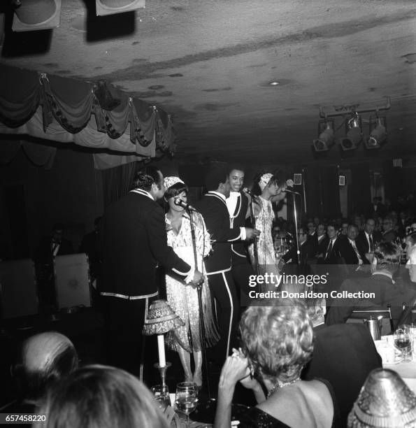 Marilyn McCoo, Florence LaRue, Billy Davis, Jr., LaMonte McLemore, and Ron Townson of the vocal group "5th Dimension" perform onstage at the...