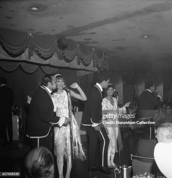 Marilyn McCoo, Florence LaRue, Billy Davis, Jr., LaMonte McLemore, and Ron Townson of the vocal group "5th Dimension" perform onstage at the...