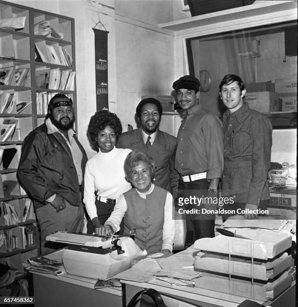 Marilyn McCoo, Florence LaRue, Billy Davis, Jr., LaMonte McLemore, and Ron Townson of the vocal group "5th Dimension" visit radio station WNEW on...