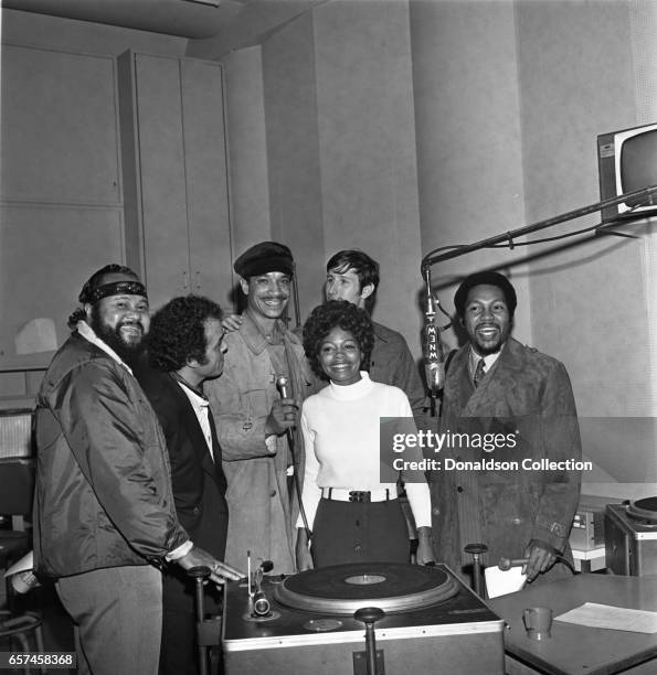 Marilyn McCoo, Florence LaRue, Billy Davis, Jr., LaMonte McLemore, and Ron Townson of the vocal group "5th Dimension" visit radio station WNEW on...