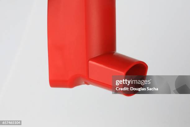 reaching tube on a medical inhaler - kleine bloedsomloop stockfoto's en -beelden