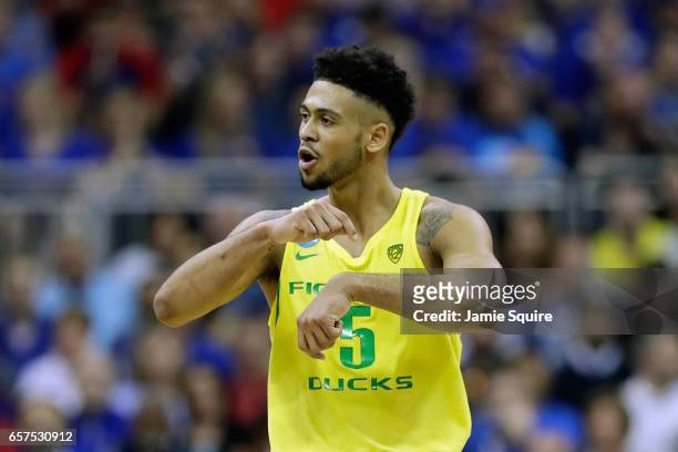 Tyler Dorsey of the Oregon Ducks reacts against the Michigan Wolverines during the 2017 NCAA Men's Basketball Tournament Midwest Regional at Sprint...