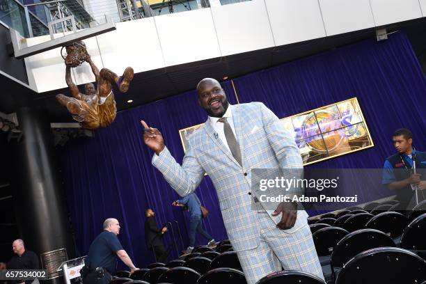 Shaquille O'Neal poses for a picture during the Los Angeles Lakers unveil Shaquille O'Neal statue event on March 24, 2017 at STAPLES Center in Los...