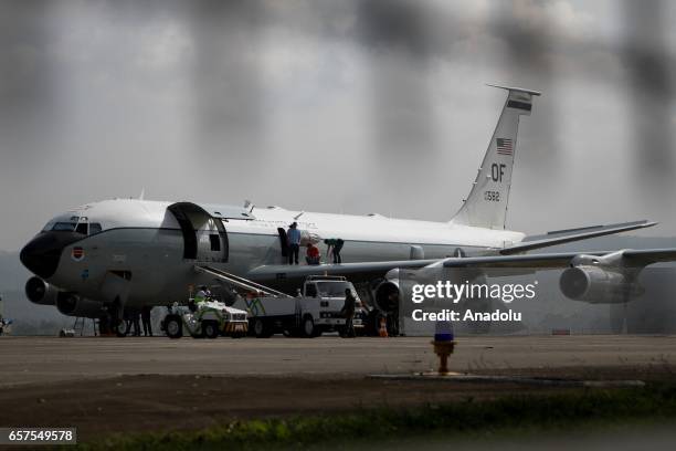 Example Af 707 46 Us Air Force Boeing 707 Stock Photos, High-Res Pictures, and Images ...