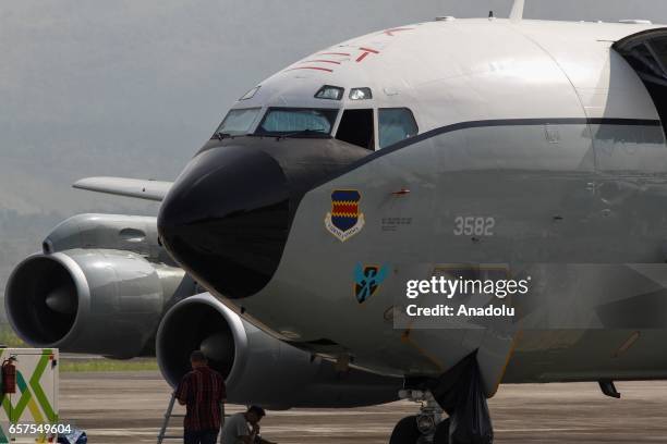 Example Af 707 46 Us Air Force Boeing 707 Stock Photos, High-Res Pictures, and Images ...