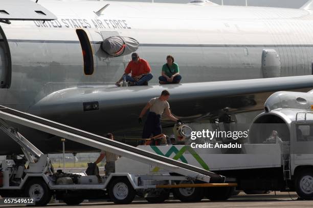 Example Af 707 46 Us Air Force Boeing 707 Stock Photos, High-Res Pictures, and Images ...