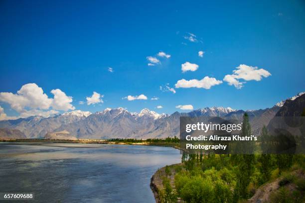 beautiful earth - indus river pakistan stock-fotos und bilder