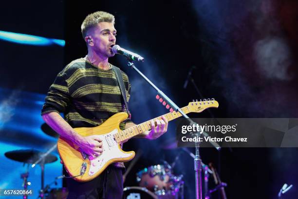 Colombian singer Juanes performs onstage a showcase to promote his new album "Mis planes son amarte" at Plaza Condesa on March 24, 2017 in Mexico...