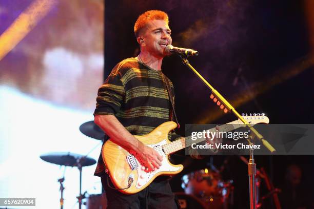 Colombian singer Juanes performs onstage a showcase to promote his new album "Mis planes son amarte" at Plaza Condesa on March 24, 2017 in Mexico...