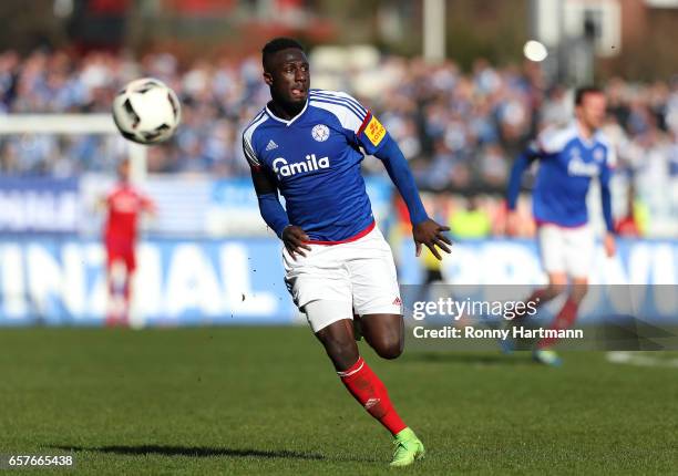 Kingsley Schindler of Kiel runs with the ball during the Third League match between Holstein Kiel and 1. FC Magdeburg at Holstein-Stadion on March...