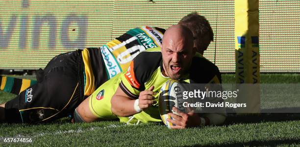 Laclan McCaffrey of Leicester dives over for a late try during the Aviva Premiership match between Northampton Saints and Leicester Tigers at...