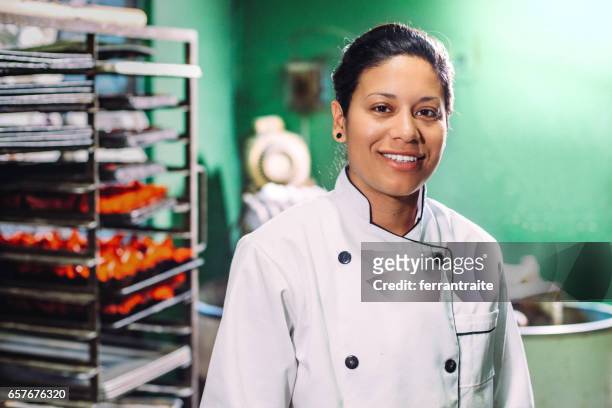 bäckerei - lateinamerikaner oder hispanic stock-fotos und bilder