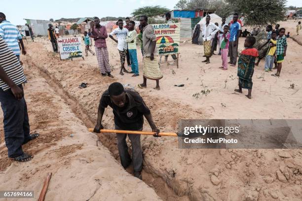 Camp. Somalia in the grip of an unprecedent and devastating food crisis. Drought has caused crops to fail and cattle to die in Somalia causing severe...