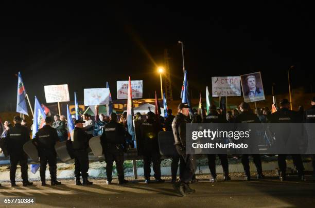 Bulgarian Nationalists of the United Patriots blocked Bulgaria - Turkish border crossing point of Kapitan Andreevo, some 280 km east of the capital...