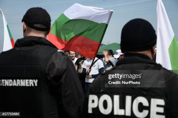 Bulgarian Nationalists of the United Patriots blocked Bulgaria - Turkish border crossing point of Kapitan Andreevo, some 280 km east of the capital...