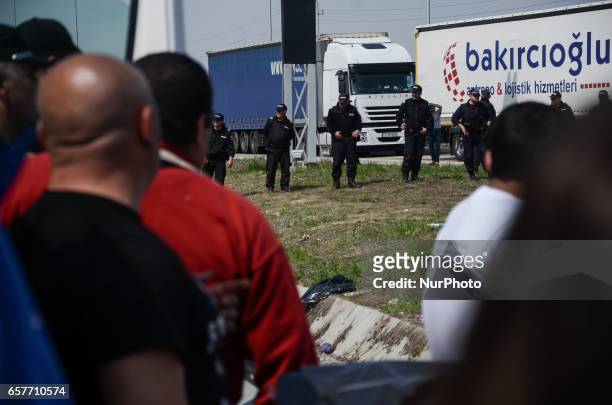 Bulgarian Nationalists of the United Patriots blocked Bulgaria - Turkish border crossing point of Kapitan Andreevo, some 280 km east of the capital...