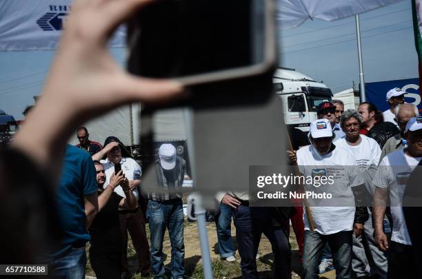 Bulgarian Nationalists of the United Patriots blocked Bulgaria - Turkish border crossing point of Kapitan Andreevo, some 280 km east of the capital...