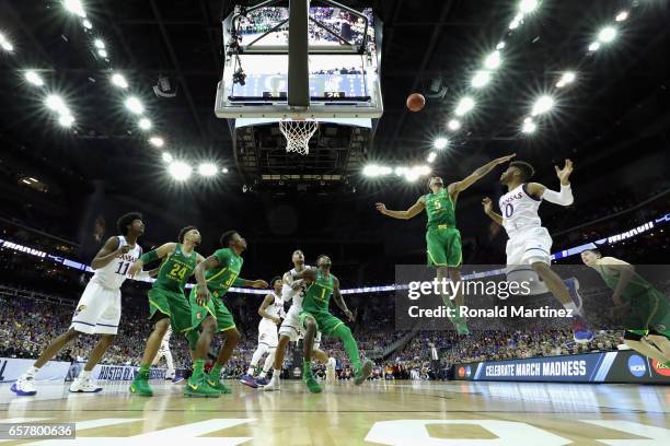 Tyler Dorsey of the Oregon Ducks attempts to block a shot by Frank Mason III of the Kansas Jayhawks in the first half during the 2017 NCAA Men's...