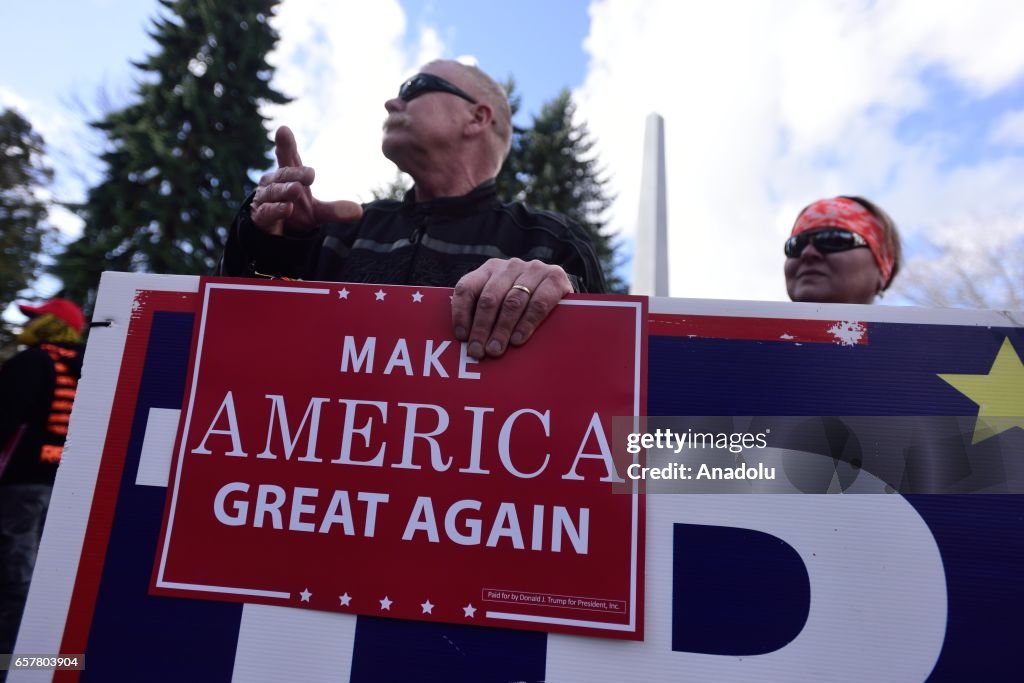 Trump supporters gather in Oregon