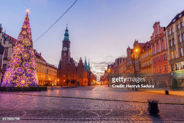 christmas tree on market square in wroclaw - wroclaw stock-fotos und bilder