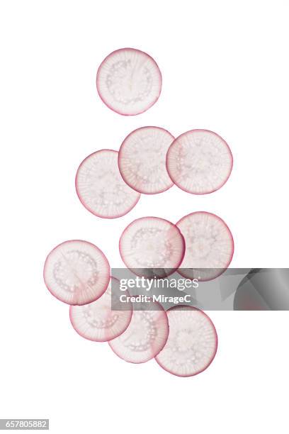 radish slices on white background - radijs stockfoto's en -beelden
