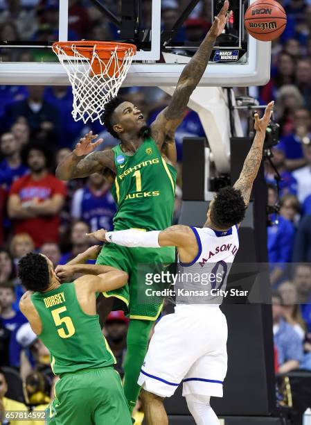 Oregon Jordan Bell blocks the shot of Kansas guard Frank Mason III in the first half during the NCAA Tournament's Midwest Region final at the Sprint...