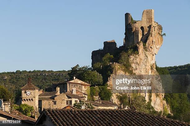 penne, village and chateau - vestige antique photos et images de collection