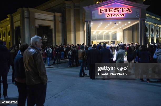 Bomb threat interrupted for an hour a concert of Turkish music star Serdar Ortac in Casino Fiesta, Svilengrad. The Bulgarian border town, which is...