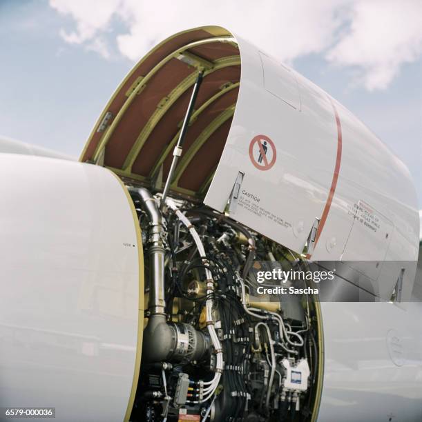 168 Aircraft Engine Cover Stock Photos, High-Res Pictures, and Images ...