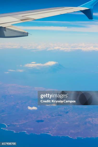 airplane wing flying above coastline - san juan del sur bildbanksfoton och bilder