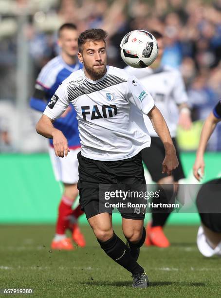 Michel Niemeyer of Magdeburg runs with the ball during the Third League match between Holstein Kiel and 1. FC Magdeburg at Holstein-Stadion on March...