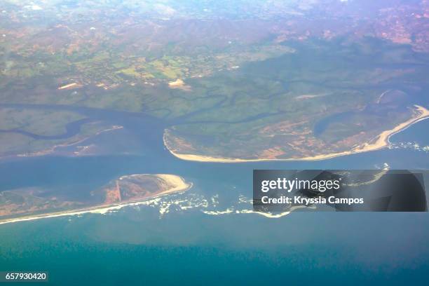 aerial view of jiquilisco bay (bahia de jiquilisco) el salvador - san salvador stockfoto's en -beelden