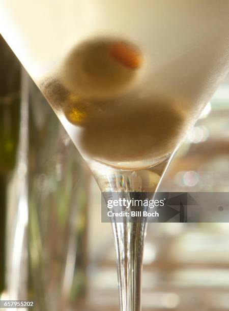 olives at the bottom of a dirty martini - closeup - dirty martini 個照片及圖片檔