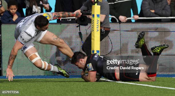 Brad Barritt of Saracens scores a try during the Aviva Premiership match between Saracens and Bath at Allianz Park on March 26, 2017 in Barnet,...
