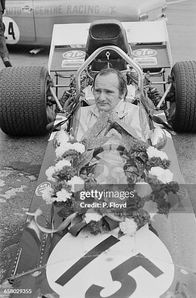 British racing driver Mike Hailwood wins the Uniflo Trophy in round 11 of the 1971 Rothmans F5000 European Championship at Silverstone, UK, driving a...