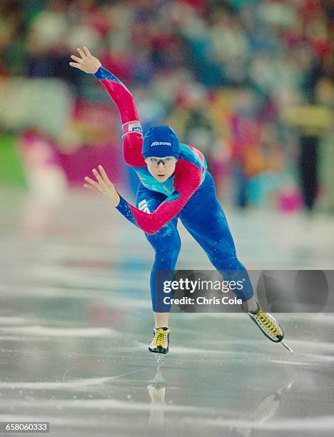 Bonnie Blair of the United States skates in the Women's 1500m speed skating competition on 21 February 1994 during the XVII Olympic Winter Games at...