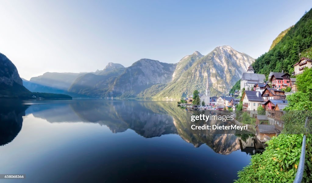 Lakeside Village of Hallstatt in Österreich