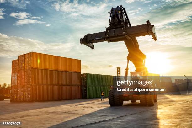thailand laem chabang chonburi industrial logistic forklift truck containers - dock worker stock-fotos und bilder